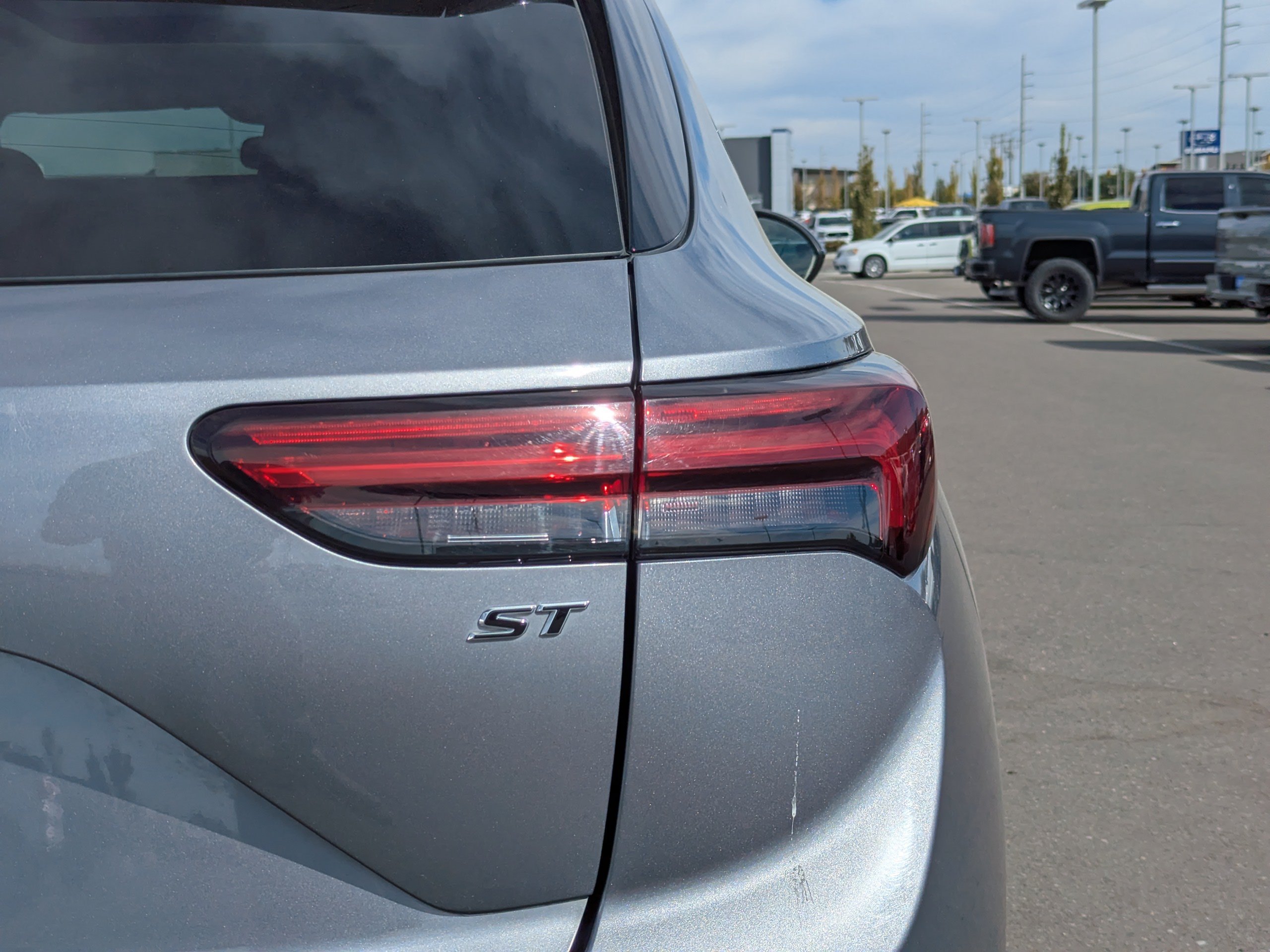 Used 2022 Buick Envision Essence w/ Sport Touring Package AWD/4WD image 45