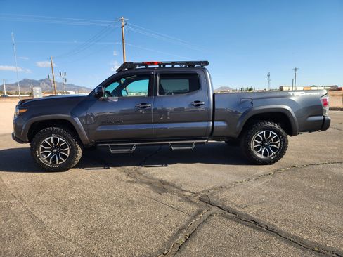 Used 2022 Toyota Tacoma TRD Sport w/ Technology Package RWD image 8