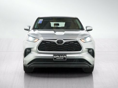Used 2021 Toyota Highlander LE AWD/4WD image 8