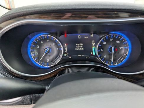 Used 2023 Chrysler Pacifica Limited image 14