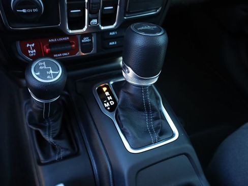 Used 2025 Jeep Gladiator Willys image 9