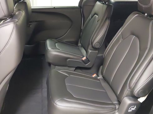 New 2026 Chrysler Pacifica Select image 38