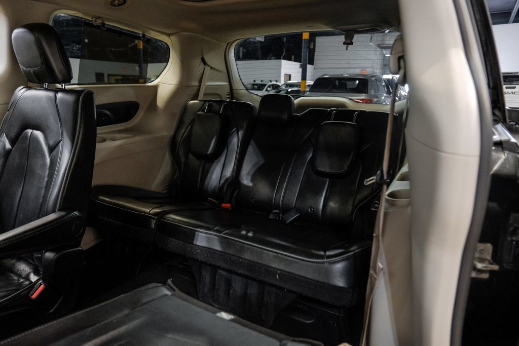 Used 2020 Chrysler Pacifica Limited FWD image 56