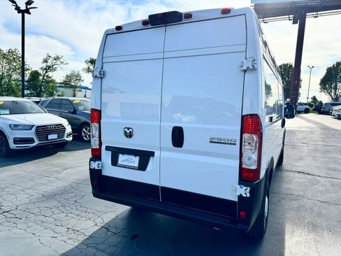 Used 2026 RAM ProMaster 2500 w/ Convenience Group FWD image 4