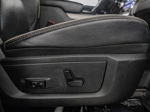 Used 2020 RAM 3500 Laramie w/ Night Edition image 35