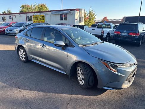 Used 2020 Toyota Corolla LE FWD image 3