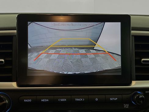 Used 2022 Hyundai Venue SEL image 28