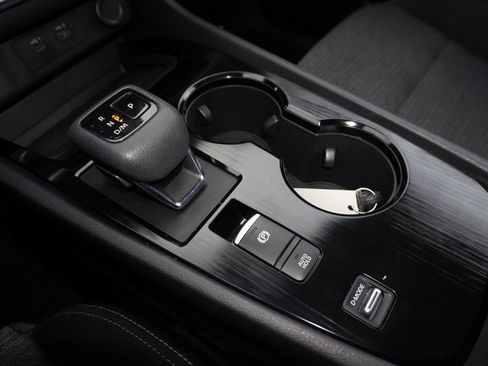 Used 2022 Nissan Rogue SV image 19