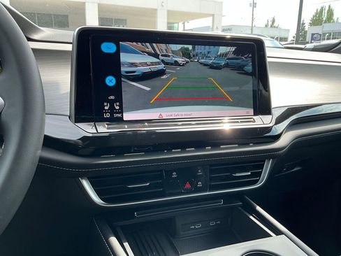 New 2025 Volkswagen Atlas Cross Sport SE image 19