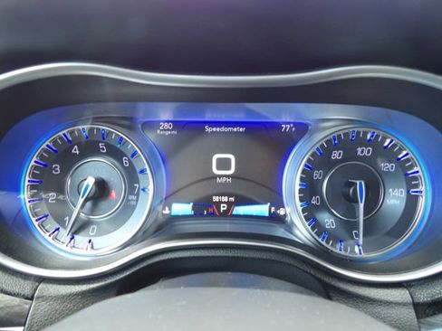 Used 2017 Chrysler 300 Limited w/ Value Package RWD image 17