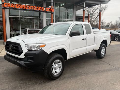 Used 2020 Toyota Tacoma SR image 1