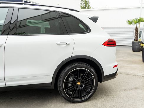 Used 2018 Porsche Cayenne S AWD/4WD image 5
