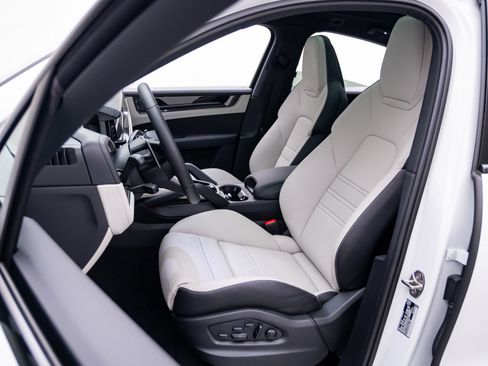 New 2026 Porsche Cayenne S AWD/4WD image 5
