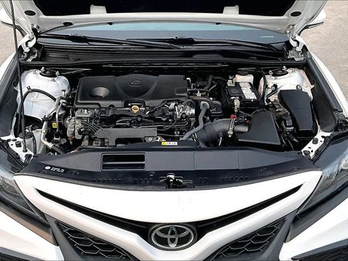Used 2022 Toyota Camry SE FWD image 11