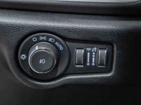 Certified 2025 Chrysler Pacifica Select image 43