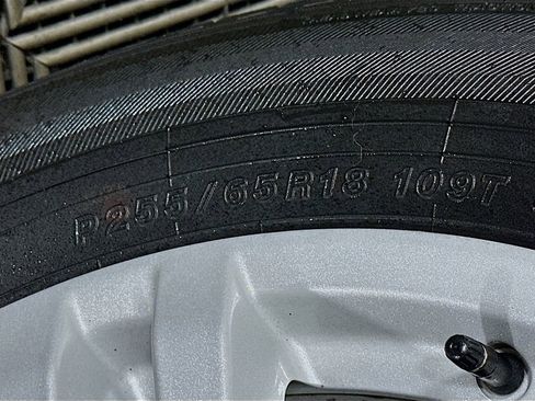 Used 2023 Ford Explorer XLT image 33