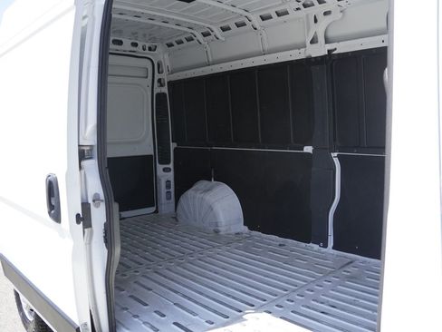 Used 2025 RAM ProMaster 2500 w/ Convenience Group FWD image 30