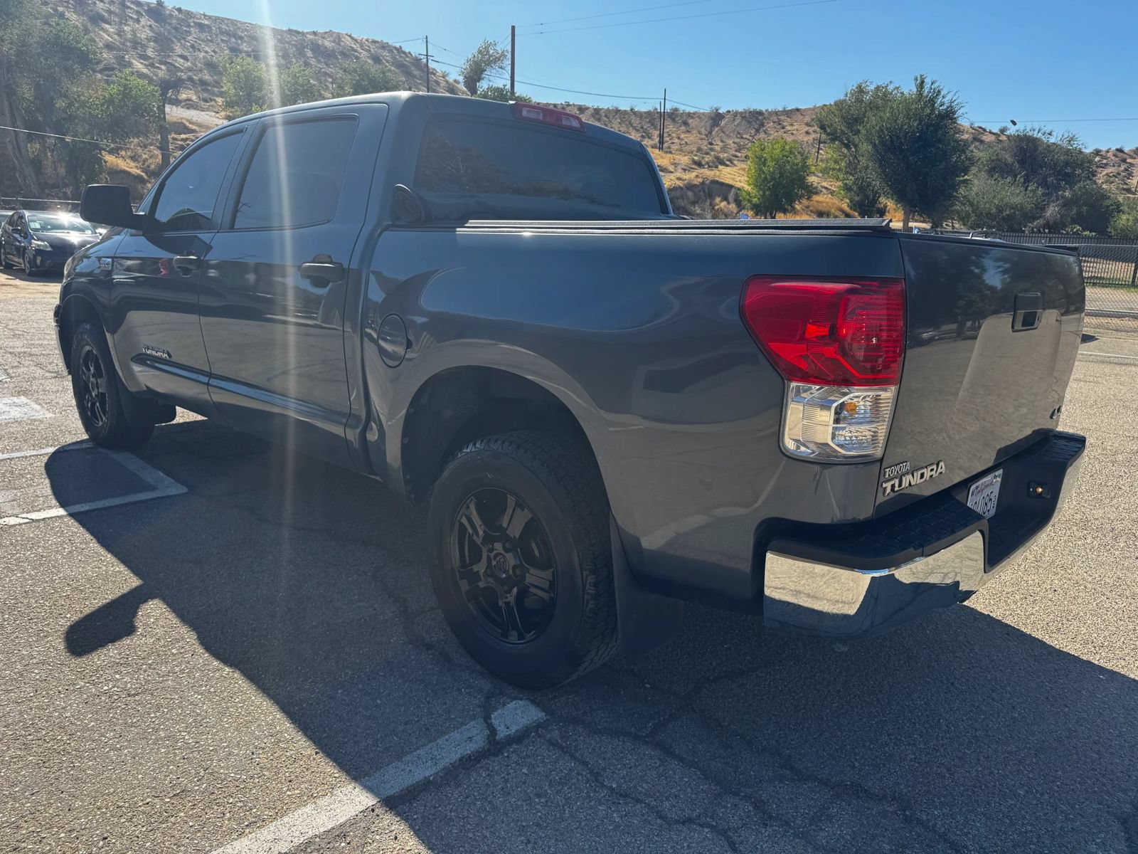 Used 2010 Toyota Tundra 4x4 CrewMax w/ Tow Pkg image 5