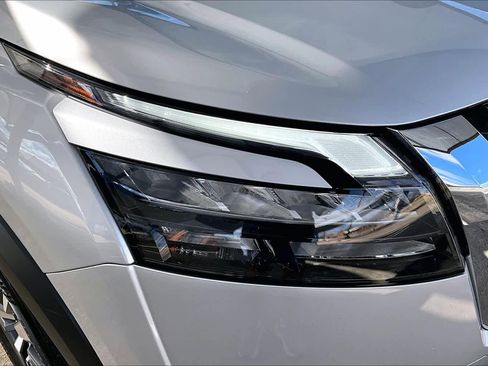 Used 2025 Nissan Pathfinder SL image 27