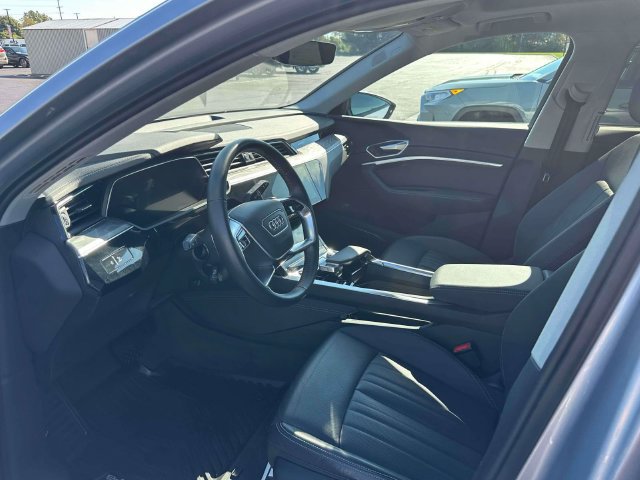 Used 2021 Audi e-tron Premium Plus w/ Premium Plus Package AWD/4WD image 15