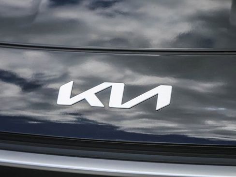 Certified 2024 Kia Niro EX FWD image 7