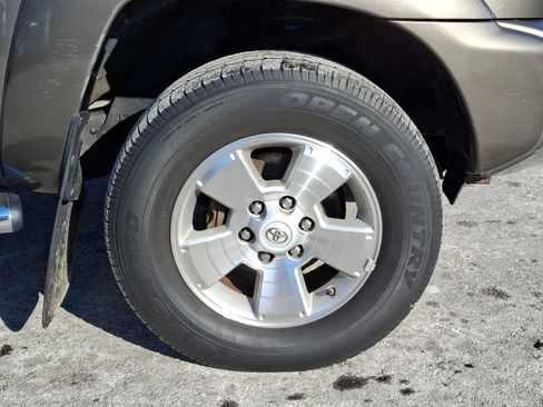 Used 2015 Toyota Tacoma 4x4 Double Cab w/ TRD Sport Package image 8