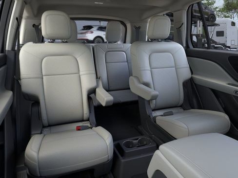 New 2026 Lincoln Aviator AWD image 11