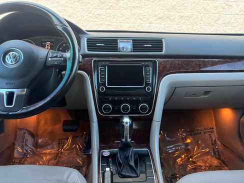 Used 2013 Volkswagen Passat TDI SEL Premium image 23
