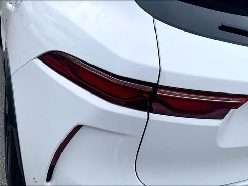 Used 2024 Jaguar F-PACE SVR image 31