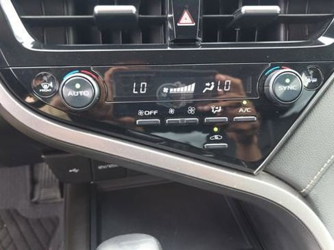 Used 2022 Toyota Camry SE FWD image 21