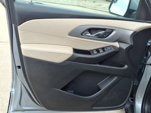 Used 2023 Chevrolet Traverse LS w/ Safety Package FWD image 9