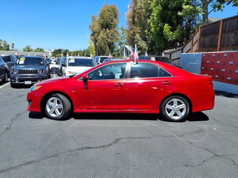 Used 2014 Toyota Camry SE FWD image 3
