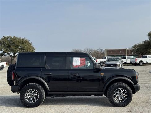Used 2025 Ford Bronco Badlands image 3