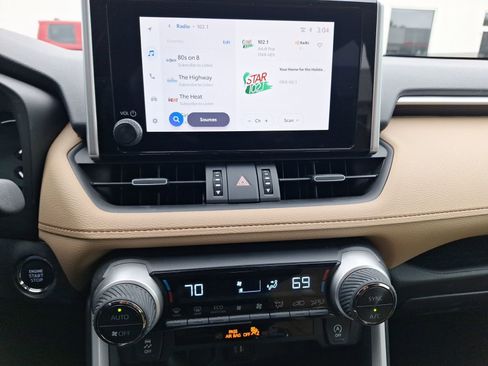 Used 2024 Toyota RAV4 XLE Premium image 29