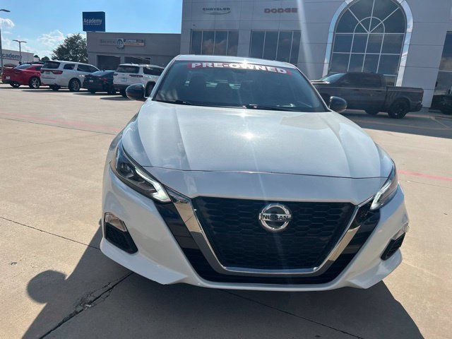 Used 2020 Nissan Altima 2.5 SR w/ Premium Package FWD image 2