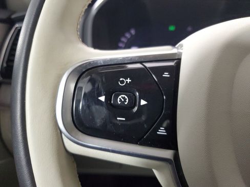 Certified 2024 Volvo XC90 B5 Plus w/ Protection Package Premier image 27