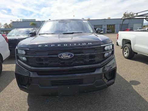 Used 2025 Ford Expedition Active image 2