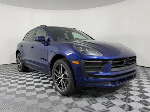 Certified 2026 Porsche Macan AWD/4WD image 7