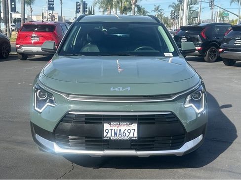Certified 2025 Kia Niro EX image 2