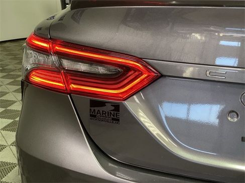 Used 2021 Toyota Camry XSE image 38