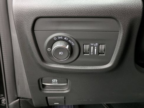 Used 2025 Jeep Grand Cherokee Overland AWD/4WD image 21
