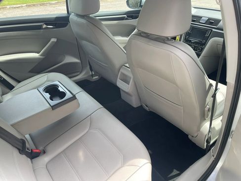 Used 2018 Volkswagen Passat 2.0T R-Line FWD image 13