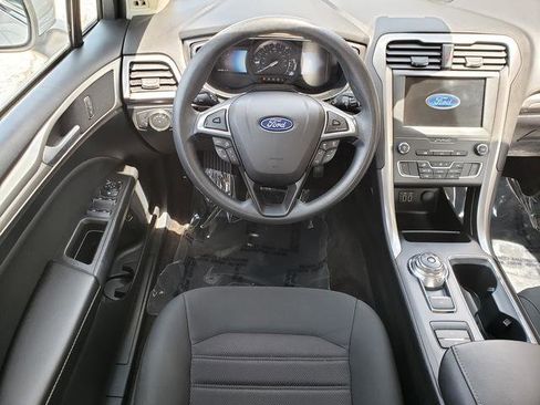 Used 2020 Ford Fusion SE FWD image 14