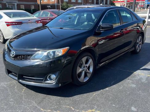 Used 2012 Toyota Camry SE w/ Leather Pkg FWD image 3