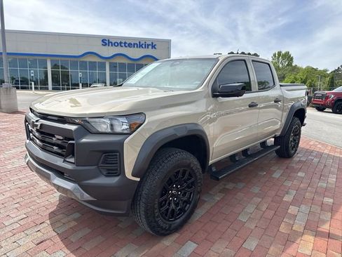 Used 2024 Chevrolet Colorado Trail Boss w/ Technology Package image 1
