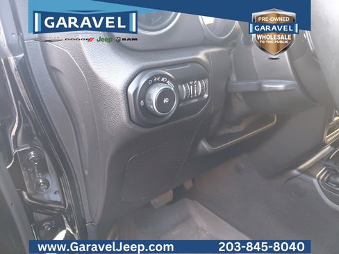 Used 2019 Jeep Wrangler Sport image 23