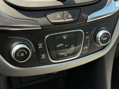 Used 2024 Chevrolet Equinox LS w/ LS Convenience Package FWD image 31