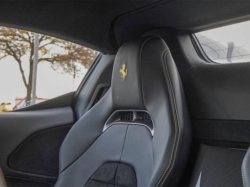 Used 2023 Ferrari SF90 Spider image 23