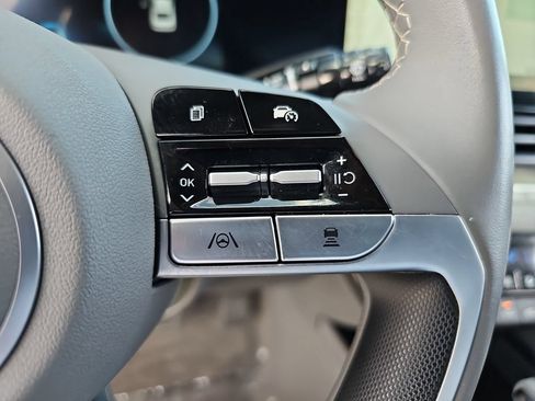 Used 2025 Hyundai Elantra SEL FWD image 12