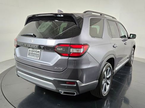 Used 2023 Honda Pilot Elite image 6